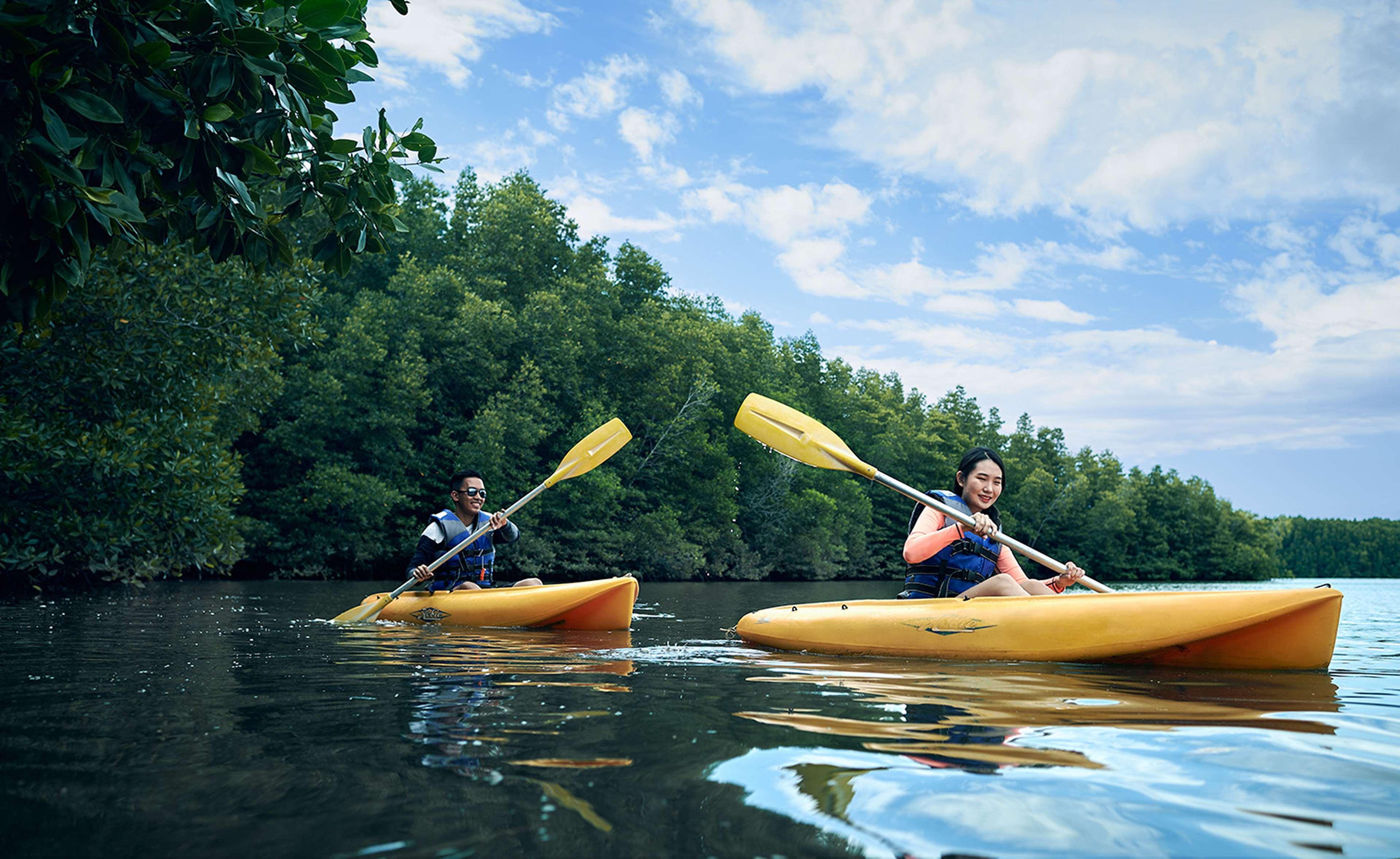 منتجع وسبا شانغريلا - لا راسا ريا كوتا كينابالو المظهر الخارجي الصورة Kayaking at the Everglades
