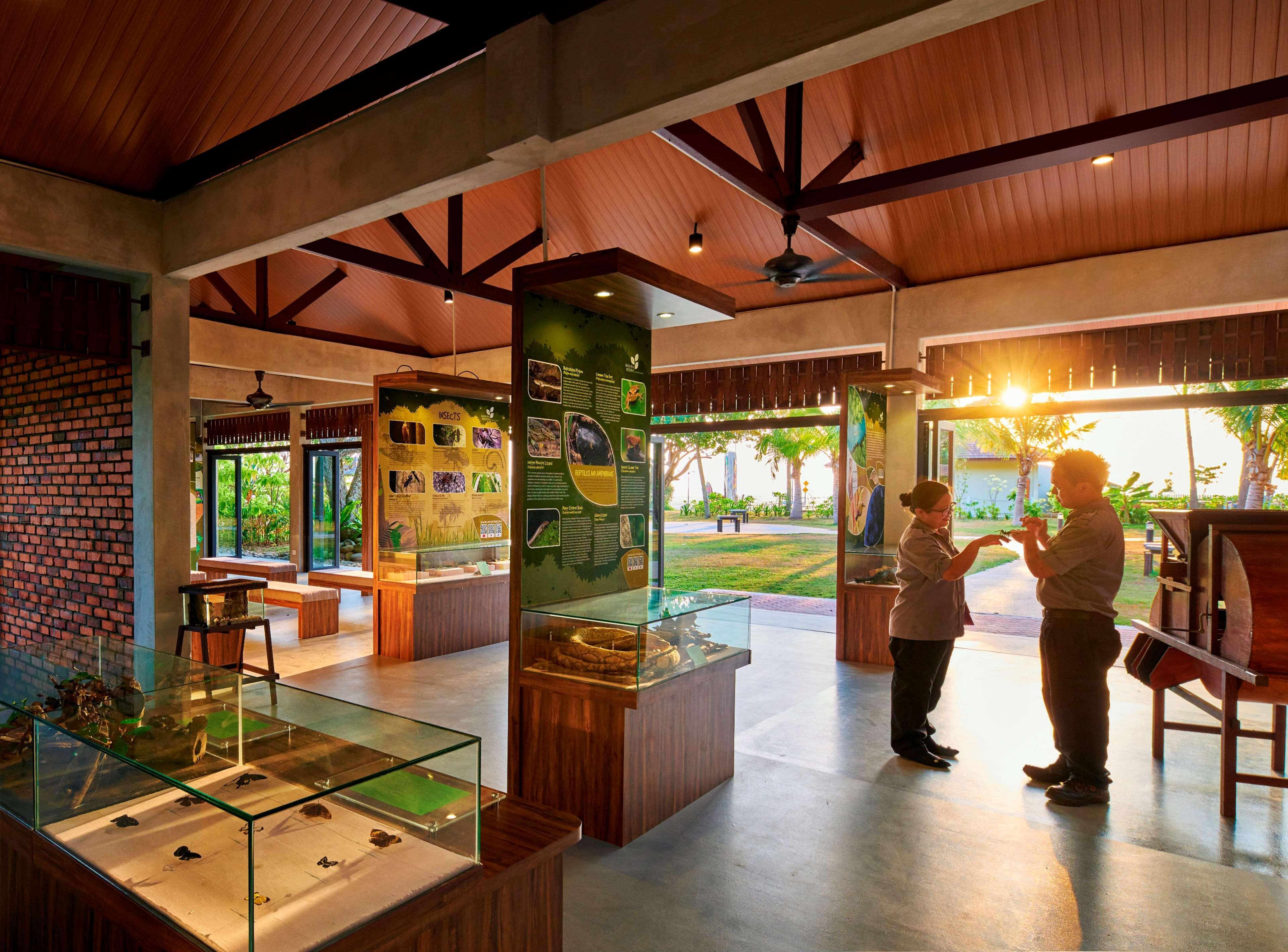 منتجع وسبا شانغريلا - لا راسا ريا كوتا كينابالو المظهر الخارجي الصورة The interior of the Visitor Centre