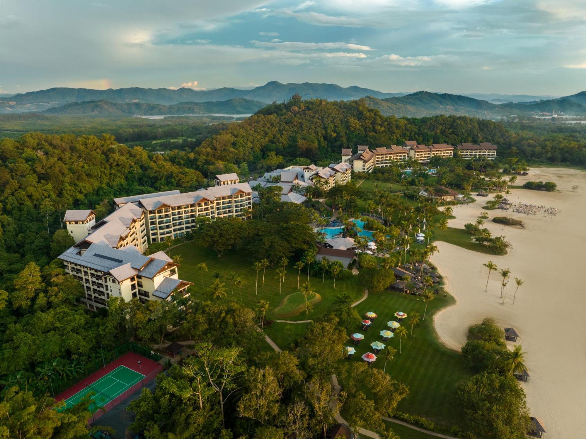 منتجع وسبا شانغريلا - لا راسا ريا كوتا كينابالو المظهر الخارجي الصورة Aerial view of the resort