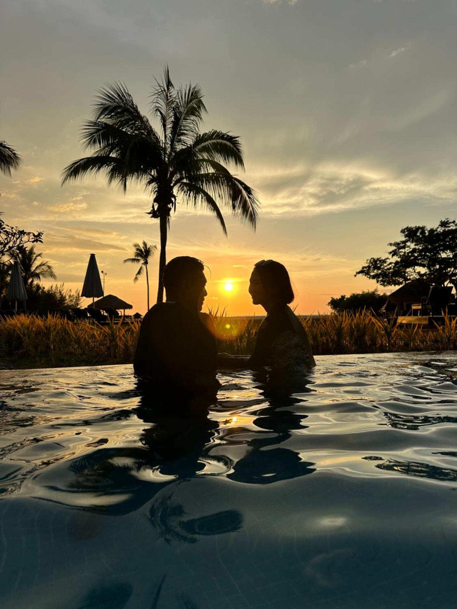 منتجع وسبا شانغريلا - لا راسا ريا كوتا كينابالو المظهر الخارجي الصورة Sunset at the pool